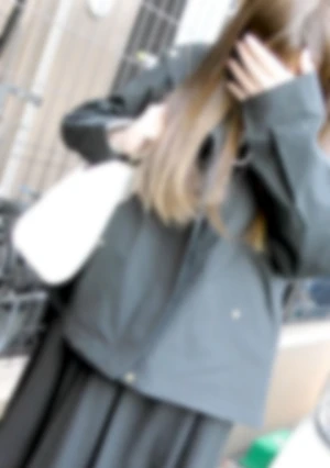 【ぽっちゃり人妻街中ナンパ】 “保育園のお迎えの時間までなら”と成功したので駐車場で野外露出して車内でお触りとフェラチオでど素人の奉仕堪能してたっぷり口内射精