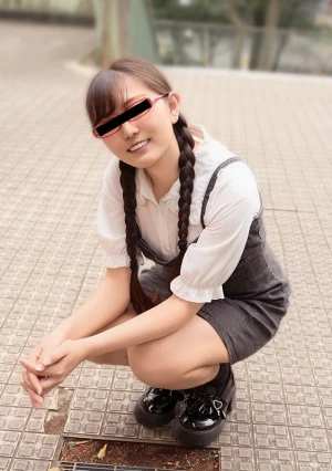 お尻の開発にも興味津々な赤メガネ娘