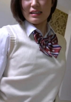 某事務所所属の新人18歳。痛みに耐える。清楚な可愛い顔が崩れ大人チンポに絶叫するハメ撮り記録