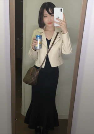 [First Time Shooting] Roppongi Slender Lounge Girl She's In Love And Wild On A Romantic Date In Chinatown! She's Sweetly Seduced By A Big-cocked Amateur Photographer And Gets Creampied In A High-speed Doggy Style ♡