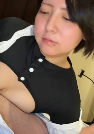 小悪魔メイドの極上ごっくんフェラ！ パンツからちんぽ取り出しねっとり即尺！