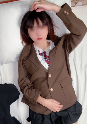 卒業したてのまだ彼氏もできたことない子と... 「中出しはしない」って約束だったけど 理性保てず自分から求めてくれたので 膣奥に中出し！ ！