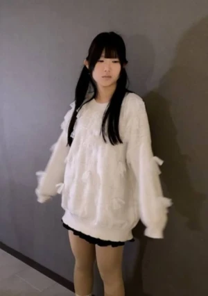 [Amateur First Shoot] Sumire (18), 163cm, 47kg, D-cup, Is Incredibly Cute, But Gets Kissed, Cummed Inside, And Anally Penetrated By A Middle-aged Man With Metabolic Syndrome. Includes Alternative Camera Angles And Unreleased Footage.