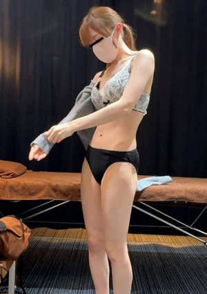 献身パイズリ「早 くイってください…」執拗な乳首攻めから逃れる為に不本意な表情を浮かべながらも精一杯ご奉仕する超美人カフェ店員