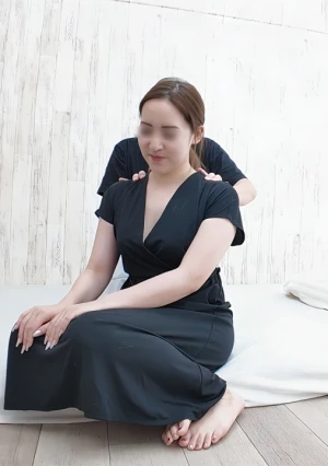 [Uncensored X Personal Filming] A Beautiful Wife From Hokuriku Who Wants To Open Her Own Nail Salon! Secretly From Her Husband To Secure Funds? LOL Broadcasting Extremely Erotic Reverse Cowgirl And Spider Cowgirl Positions To The World LOL