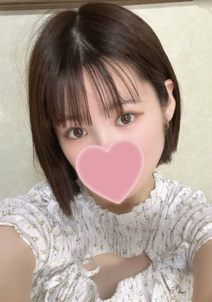 【完全素人&初撮り】 可愛くて恥ずかしがり屋の初々しい19歳！押しに弱く流れのまま人生初中出しハメ♡
