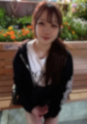 【初撮り】 １８歳！色白の初心ガール！愛くるしいカラダはクジラ体質。中出しでフィニッシュで大満足！！