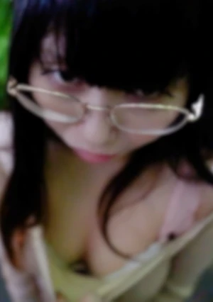 【初撮り】 陰キャっぽい若妻はドスケベさんでした。セックスレスに耐え切れず、外で即尺しちゃうほど欲求不満な変態妻に無責任中出し。