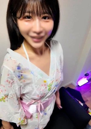 みり◯ゃ似のスレンダーラウンジ嬢さんと 浴衣をきて背徳感MAXの中出しプレイ