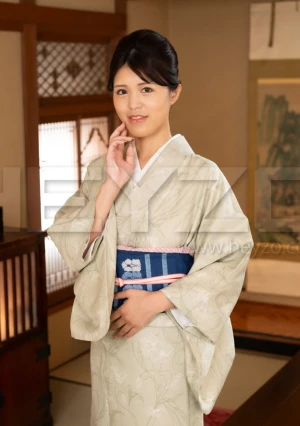 美痴女～淫乱女将の業務指導～	- 桜田桃羽