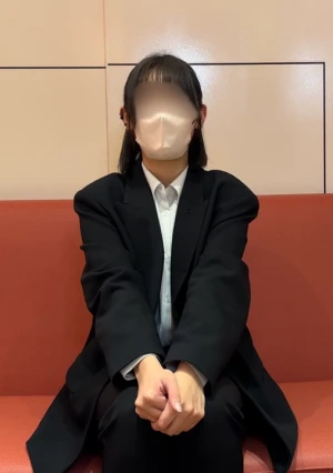 敏感すぎるスーツ学 生21歳。膣奥を責めると痙攣が終始止まらなくなり生チ●ポぶち込まれるとト.んで屈服→大量中出し。