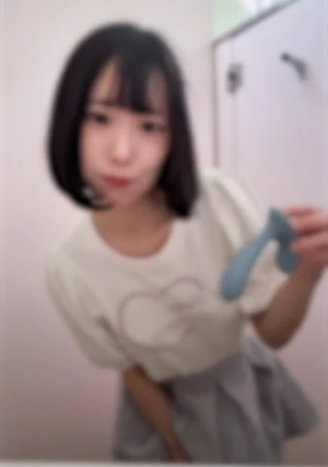 ※オフパコ【過激】超絶ｲﾓｳﾄ体型の人気ｺﾝｶﾌｪ嬢野外プレイ。いけない想像ができるミニ体型の彼女に半外半中出し。。。