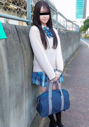 制服娘を電車でイタズラ 根岸由香