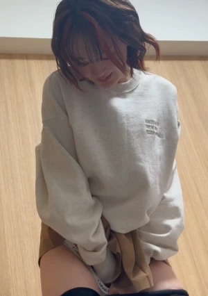 撮影者が女子大生と付き合ってやりたい放題してます