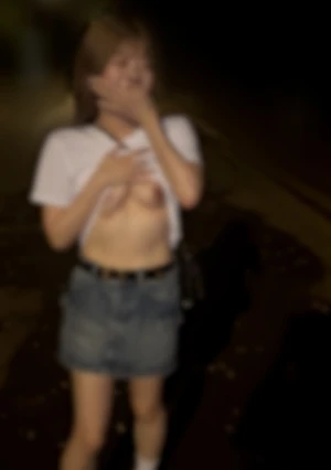【無】えぐい可愛い渋谷ﾓﾃﾞﾙと露出ﾌﾟﾚｲ。。エロがる彼女に顔射からの中出しの連続射精で快楽堕ち。。