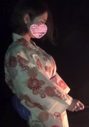 【廃版】伝説の色白Ｈカップの爆乳美女と真夏の海セックス！ 貴重な水着姿で真夏の絶頂SEX＆浴衣花火フェラ発射！