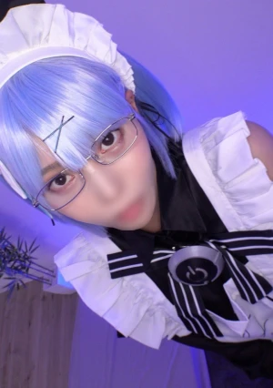 A New Sex Video Featuring The Famous I-cup Gravure Idol Known For Her Pillows. A Wild And Unrestrained Sex Scene With A Company President!