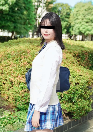 制服娘を電車でイタズラ 瀬戸かなこ