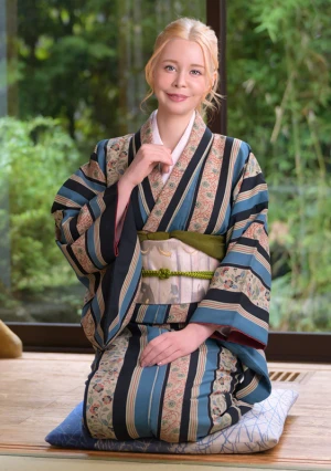 金髪ロシア美女は淫乱女将だった！