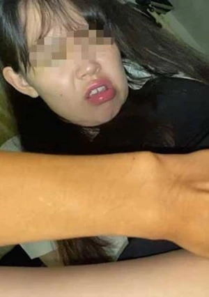 【個撮】【顔出し】町内会で捕まえた大人しそうな熟女がまさかの豹変