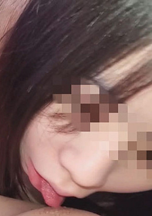 個数限定【個撮】県立普通科②内気な巨乳美少女。プリクラとカラオケで奉仕を要求...(特典28分)