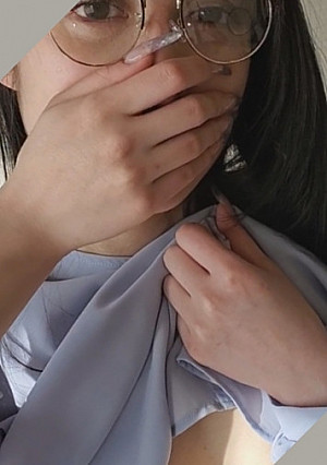 7日まで限定【無修正】メガネのOL仕事を抜け出しホテルで密会中出し