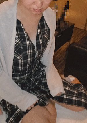 Until 6/12 [Individual] Creampie in the raw vagina of a beautiful-faced wife who is seized of a new house and lives in detail at her parents' house in downtown