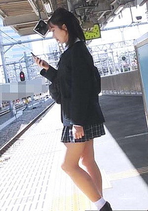 《特典》【電車チカン】★2年ぶりに都市伝説級のノーパンJ○に遭遇★超絶優等生風なのに車内で潮を吹きながら暴れイキ＆トイレで大絶叫