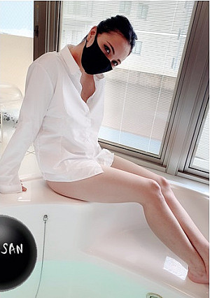 〇ーラ似の海外モデル 仕事が減ったから生ハメ撮りに挑戦