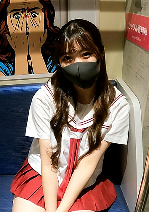 【つい最近まで女子●生】18歳のみゆちゃんと初体験の電車フェラ、エッチな水着でぬるぬるローション生ハメプレイ！