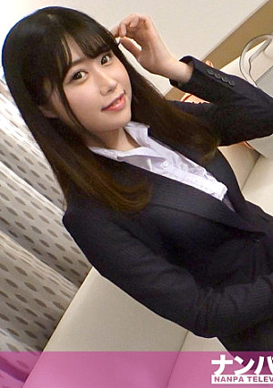 マジ軟派、初撮。 1810 スーツ姿のお姉さんはとある俳優のマネージャー！多忙で欲求不満気味な彼女はキスを迫られると思わず受け入れてしまい…快感に震える華奢なカラダ！スベスベ美尻が可愛らしい♪