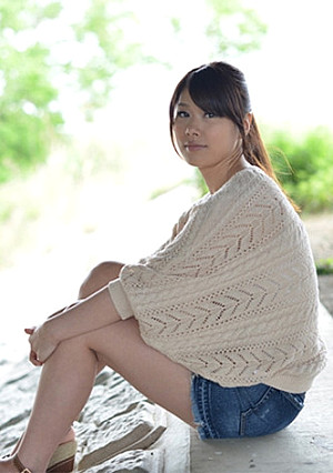 Please take a picture of me Yui
