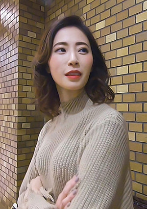 完璧すぎる四十路の美魔女を街頭ナンパ！！ ひかり47歳