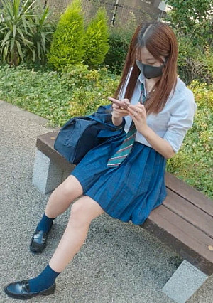 お股緩めな現役J〇に中出し2連発！想定外のスケベスキルで撮影に没頭する美少女が制服姿で大量潮吹き！！