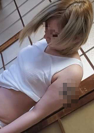 【個人】若い〇くざの美人妻。お子さんを預けている間に訪問。出産で緩んだ膣内に精子を続けざまに注ぎ込み汚す