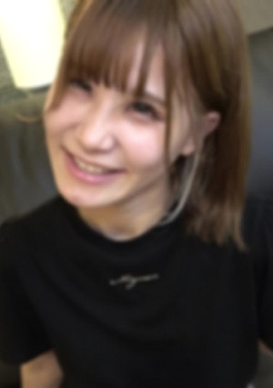 お人形さんハーフ系157㎝43㎏色白スレンダー。22歳の美人塾講師のばつぐんの愛嬌に思わず、 「先生といけない事してもいいですか？」