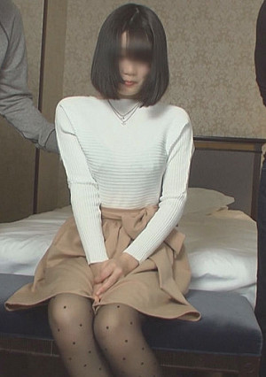 【初おチンポ２本フェラ!顔出し→バレたら本当にヤバぃ】経験少ない美マン娘(18)❤ウブなのにむっつりスケベ！口説き落としておちんぽ２本フェラやりたい放題ｗパイパンまんこ痙攣してイキまくり！FHD特典付