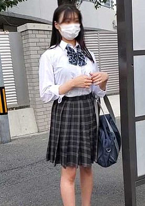 少女の初めて貰う。規則が厳しくバイトが出来ない為助けました。【個撮】お嬢様系女子校②