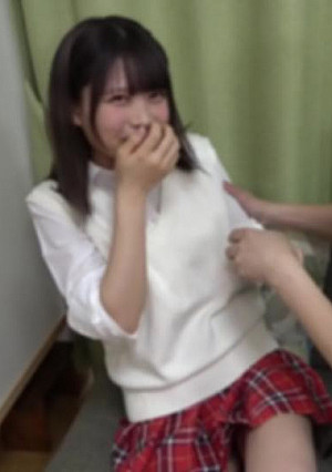 10代現役生、奇跡の美少女しほちゃん。熱狂的ファンに好き勝手やられ、人生初の精液ごっくんに大量中出し&大量顔射。