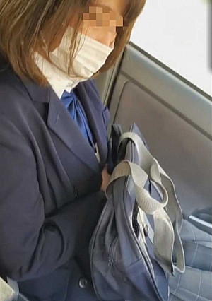 「また明日ねーばいばい」学校前でおじさんの車に乗り込みホテルへ進学高②初めての縁で無情理に中出しくらう