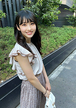 【お宝無修正】ピュアな笑顔が眩し過ぎるみおちゃん、汗ばむチ◯ポを即尺、玉舐め、アナル舐め、最後は足の指先までキレイに舐めしてくれる！彼シャツ姿で中出しセックス特典付き