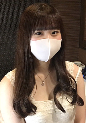 黒髪無垢な王道美少女19歳。幼い彼女の初イラマ、初顔射、彼女は今日一歩大人の階段を登る。