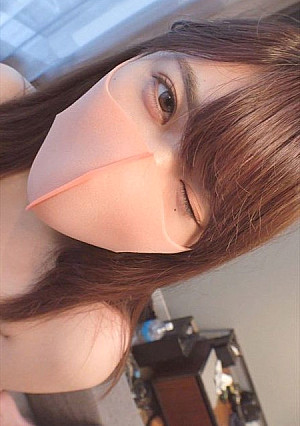 【個人撮影】週刊マンガ誌に載っているグラビア娘のチ〇ポ舐り【取り下げ注意】