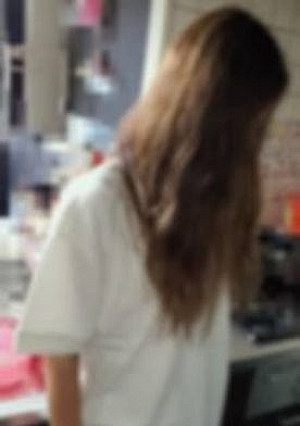 夫は帰らず…娘と暮らす自宅に押し入られ2本の他人棒に諦めたように啼き犯される若妻