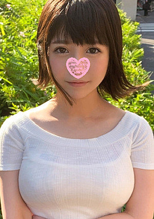 【クォーター】日本人離れした巨乳＆美少女。大爆乳を堪能したい一心で、ぬるぬる乳浴…入浴剤でお風呂プレイ。当然のパイズリで発射！からの「もう一回する？」オフコース！爆乳もオマンコの中も堪能した個撮公開！