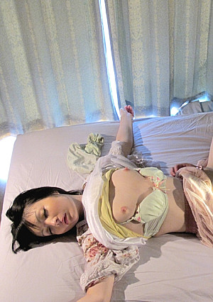 変質者に拉致され弄ばれ、アナルと膣を交互に弄ばれ、犯されたロリ少女！