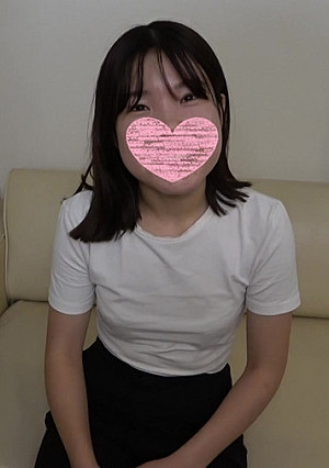 インドア系のおぼこ女子。大人しいそうな見た目から予期しない性欲強めのエロ娘に大量中出し！！