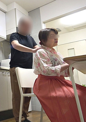 There Is One Extra Video For Exclusive Sale [Uncensored X Personal Shooting] Mother Of Love Guy No. 5 !? Suddenly Rushed To The Home And Reported That 