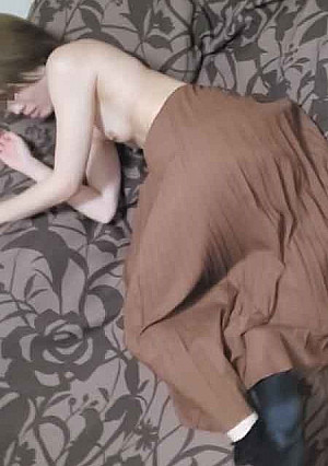 他人棒で白目剥いて絶頂する痩身の若妻。多重債務の旦那の肩代わりに犯され幸せの家の中で