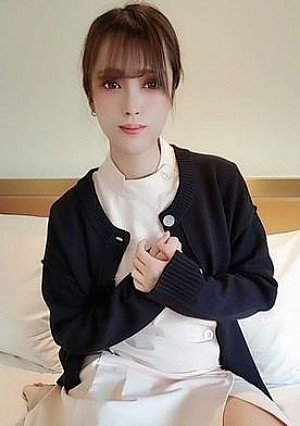 内科の看護師。女手一つで娘を育てる母を応援※顔出し※年末特価